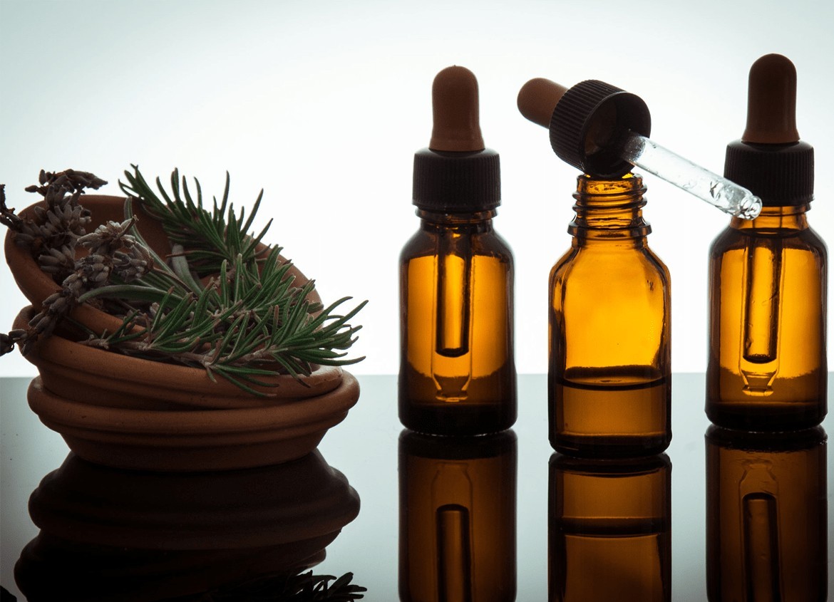Aromathérapie: à quoi ça sert et comment utiliser les huiles essentielles?
